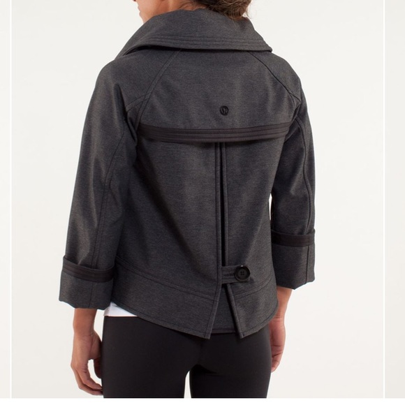 Lululemon Coco Softshell Black/Grey Jacket - Size 4 - Water & Wind Resistant - Picture 2 of 9